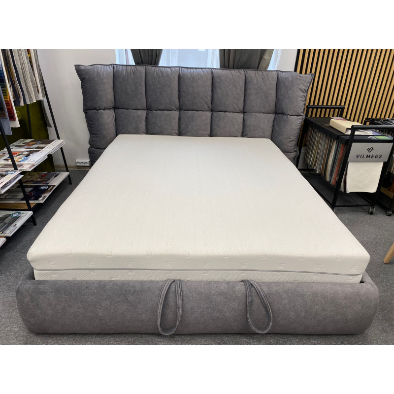 Bed CESENA (160 x 200cm, with velvet finish)